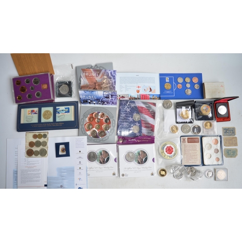 683 - Selection of GB commemorative crowns, collectors coins and sets