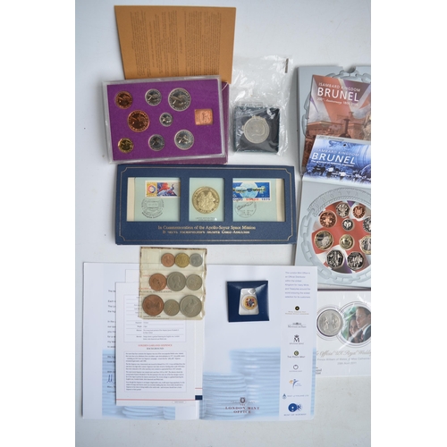 683 - Selection of GB commemorative crowns, collectors coins and sets