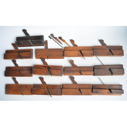 720 - Collection of 29 vintage rebate and moulding planes