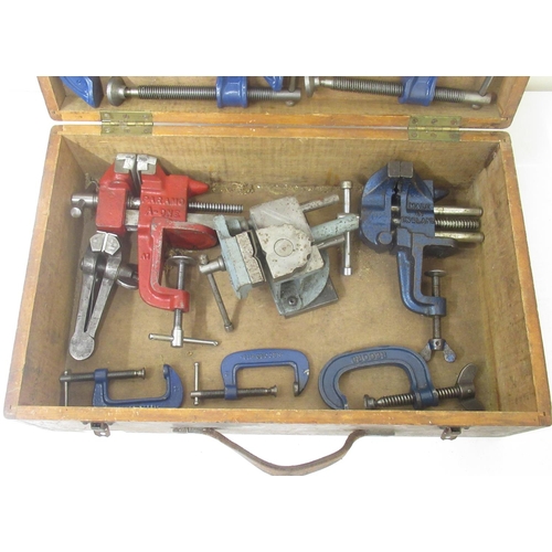 1371 - Wooden case with Paramo A-One vice, three other vices and three Made in England G clamps