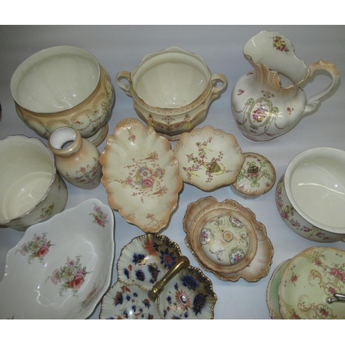 81 - Crown Devon Fieldings blush ivory jardiniere, toilet jug, plates etc, a Wiltshaw and Robinson trefoi... 