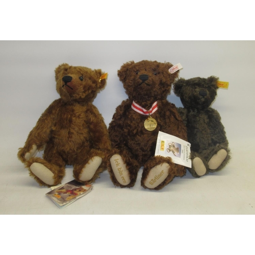 5 - Three modern Steiff bears, including Deutshlandbar 2001, H30cm and Teddybar 30, H30cm and one other ... 