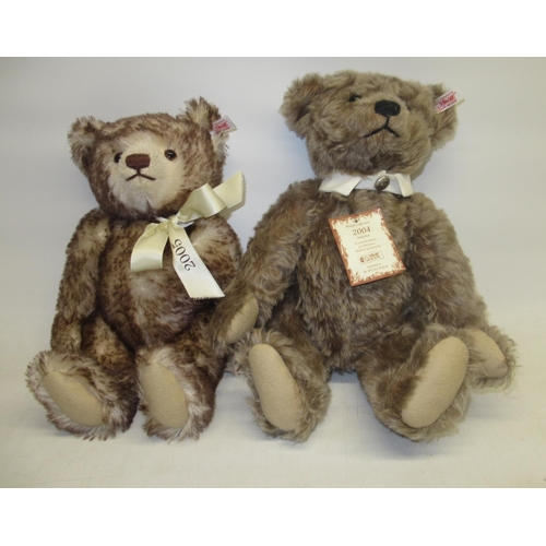 7 - Two Steiff bears, including one British Collectors Bear 2004/3000 H32cm and one 2005 bear H30cm (2)