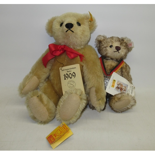 11 - Steiff 1909 replica teddy bear, with tags, H32cm and a 2002 Deutschlandbar, H22cm