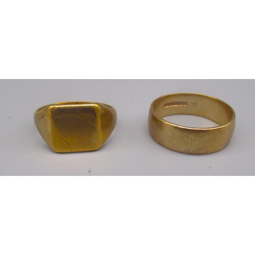 625 - 9ct yellow gold signet ring with square face, stamped 9, size U, and a 9ct yellow gold band ring, st... 