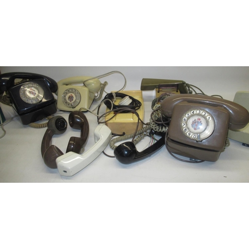 287 - GPO 776 EET 79/1 brown telephone, similar black telephone commemorating The Silver Jubilee, GPO SA 4... 