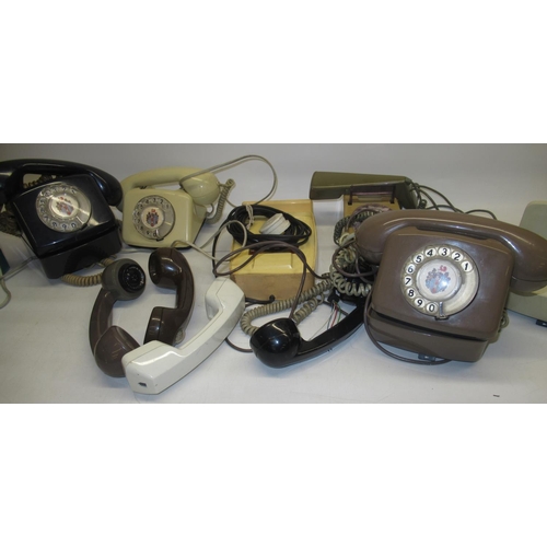 287 - GPO 776 EET 79/1 brown telephone, similar black telephone commemorating The Silver Jubilee, GPO SA 4... 