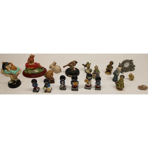 110 - Selection of small Robertsons Jam figurines, Wade Whimsies and other small figurines (qty)