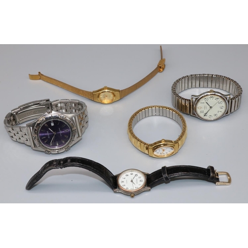 1220 - Accurist stainless steel quartz wristwatch with date, signed sunburst purple dial, baton hour marker... 