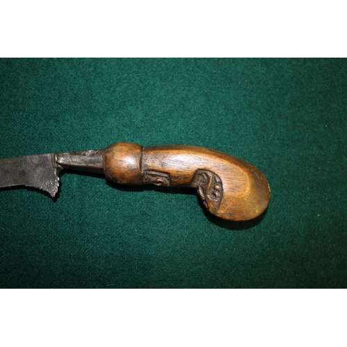 1432 - Indo-Persian jambiya, with 9.5'' curved blade and carved wooden handle, L14'' overall