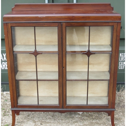 771 - C20th mahogany display cabinet, galleried back above two astragal glazed doors on square outsplayed ... 