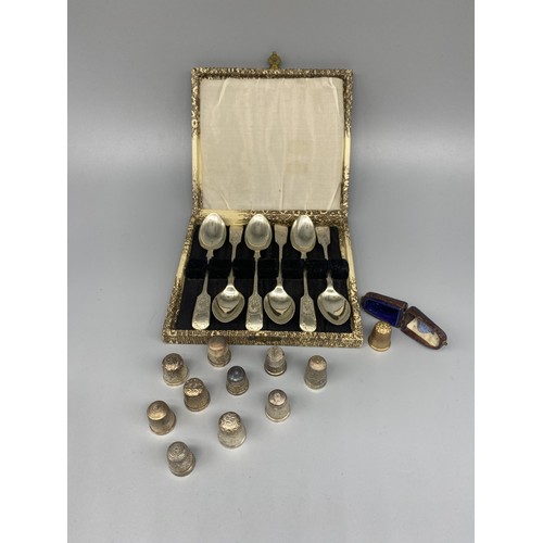 633 - 9ct yellow gold thimble, 3.9g, ten silver thimbles and a cased set of six hallmarked Sterling silver... 