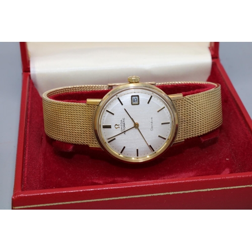 1034 - Omega Geneve 9ct gold automatic wristwatch with date, signed silvered dial with applied baton indice... 