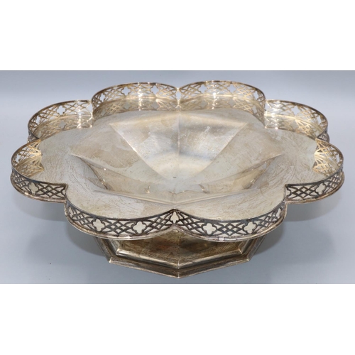 1050 - George V hallmarked silver shaped octagonal fruit bowl, with pierced gallery on stepped tapering oct... 