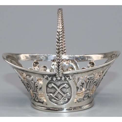 1080 - Small C20th continental silver oval basket, with fleurs de lys pierced tapering sides and gadrooned ... 