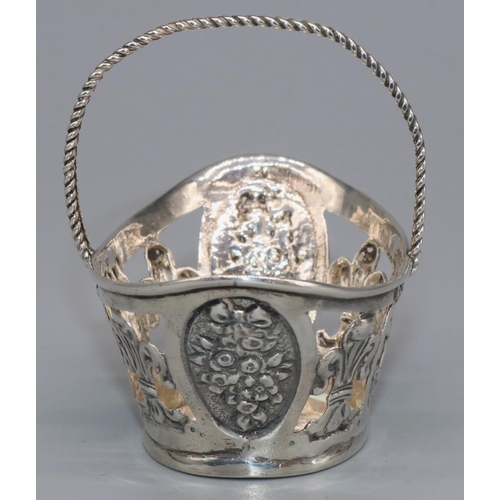 1080 - Small C20th continental silver oval basket, with fleurs de lys pierced tapering sides and gadrooned ... 