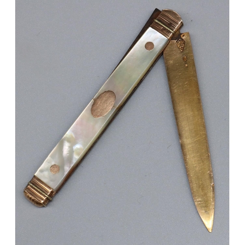 1066 - C19th continental soft fruit knife with 8.5cm folding gold blade and mother of pearl handle with shi... 