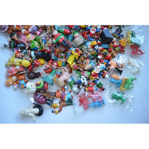 280 - Extensive collection of plastic, metal and ceramic cartoon, fantasy and giveaway figures (Disney, wa... 