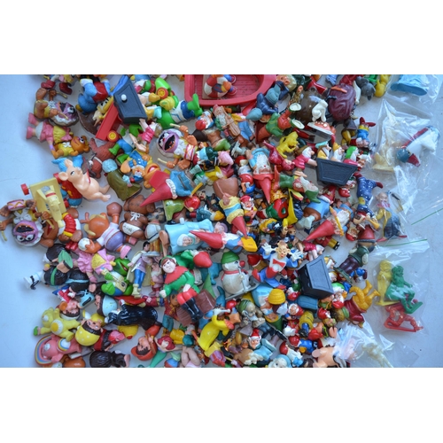 280 - Extensive collection of plastic, metal and ceramic cartoon, fantasy and giveaway figures (Disney, wa... 