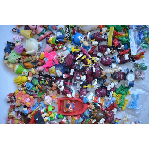 280 - Extensive collection of plastic, metal and ceramic cartoon, fantasy and giveaway figures (Disney, wa... 