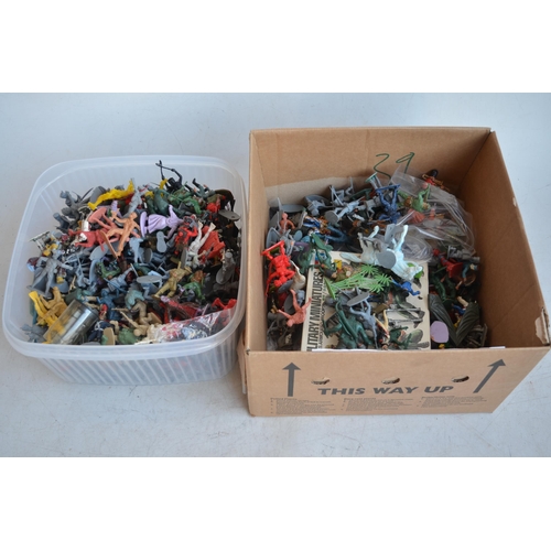 284 - Extensive collection of toy model soldier figures, mostly plastic to include Airfix, Esci, Tamiya, U... 