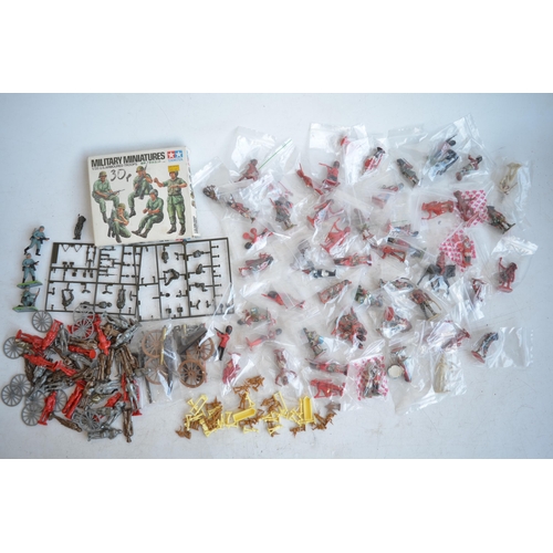 284 - Extensive collection of toy model soldier figures, mostly plastic to include Airfix, Esci, Tamiya, U... 