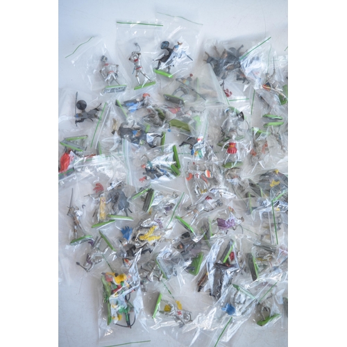 286 - Extensive collection of (mostly) Britain's Deetail plastic toy model figures with metal bases, mostl... 