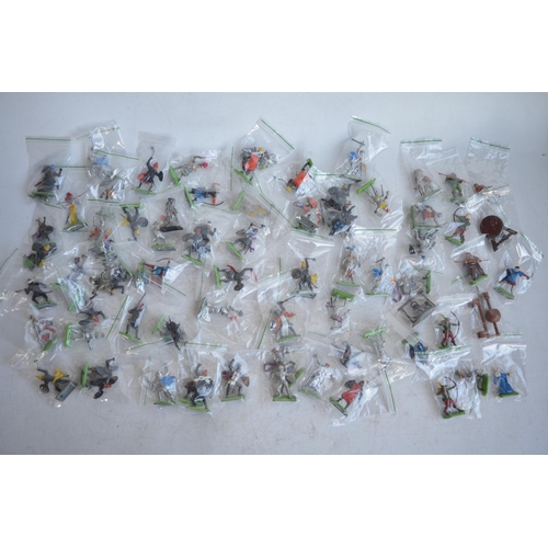 286 - Extensive collection of (mostly) Britain's Deetail plastic toy model figures with metal bases, mostl... 