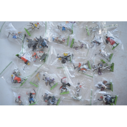 286 - Extensive collection of (mostly) Britain's Deetail plastic toy model figures with metal bases, mostl... 