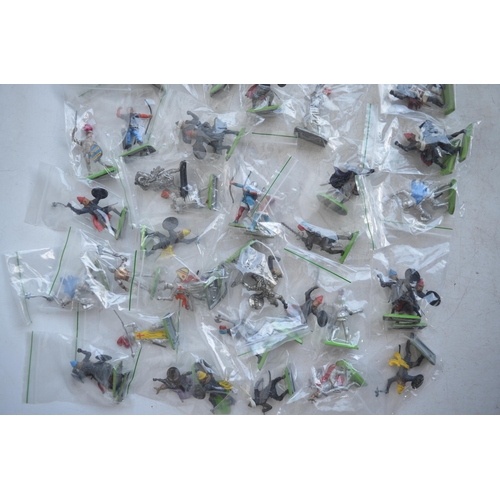 286 - Extensive collection of (mostly) Britain's Deetail plastic toy model figures with metal bases, mostl... 