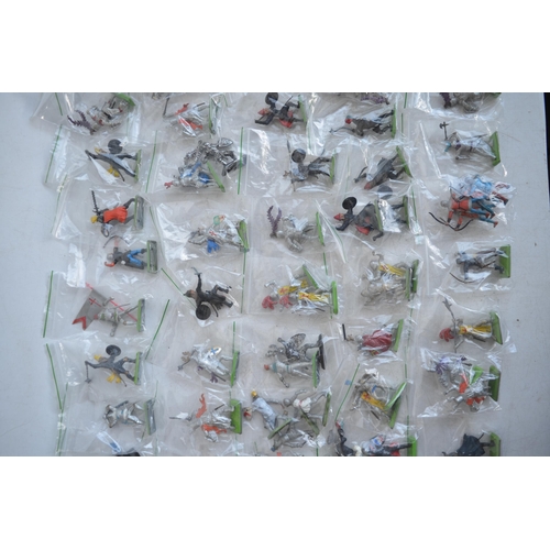 287 - Extensive collection of (mostly) Britain's Deetail plastic toy model figures with metal bases, mostl... 