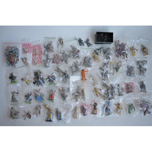 288 - Extensive collection of over 200 (mostly) Britain's Deetail plastic toy model figures with metal bas... 