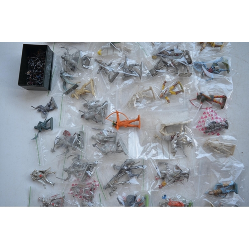 288 - Extensive collection of over 200 (mostly) Britain's Deetail plastic toy model figures with metal bas... 