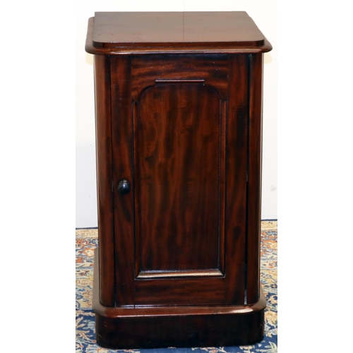 1343 - Victorian mahogany bedside cabinet, single arched panel door on plinth base, W42cm D43cm H73cm