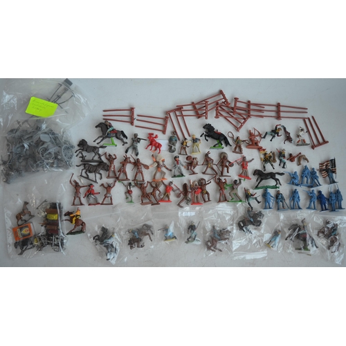 293 - Collection of plastic toy figures, mostly American Civil War/Cowboys and Indians. Various manufactur... 