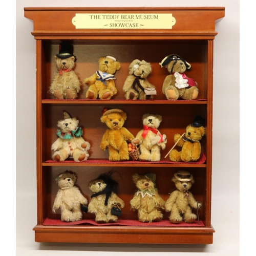 108 - Collection of twelve Danbury Mint 'Teddy Bear Museum Showcase ' miniature bears with a 'Teddy Bear M... 