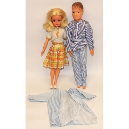 215 - Sindy; Lovely lively Sindy 1975, in yellow checkered skirt, light blonde hair, head stamped 033055x ... 