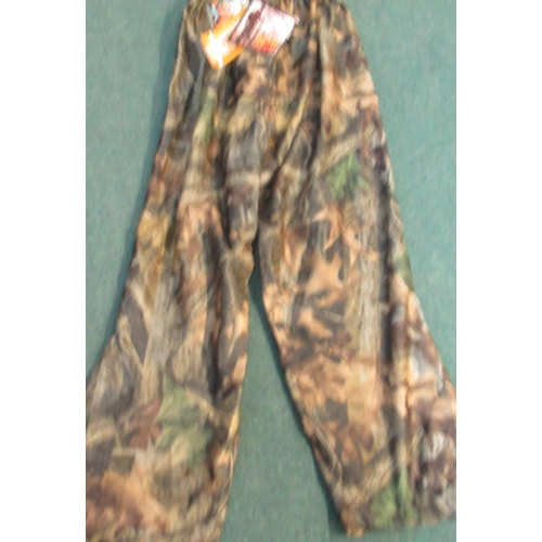 66 - Six pairs of real tree trousers, as new. Sizes 40, 32, M, L x 3