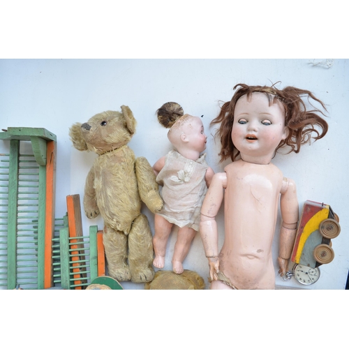 301 - Mixed toy lot to include 2 x vintage teddy bears (no makers marks), 2 x dolls, push along clucking a... 