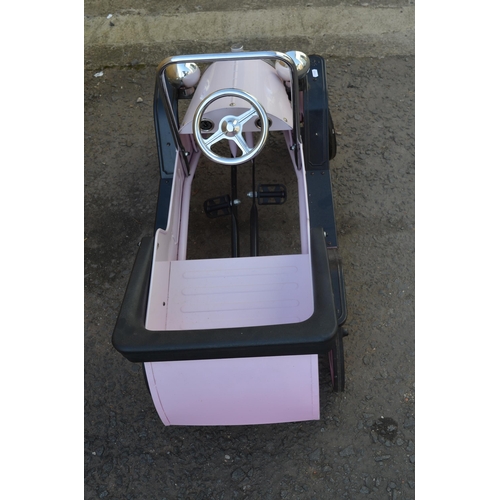 351 - Great Gizmos child's all metal pedal car, in excellent little used full working condition