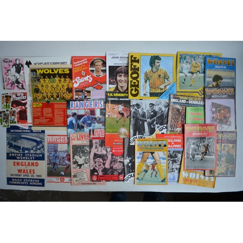 354 - Collection of 11 boxed Subbuteo figure sets (to include 1982 England World Cup Squad, interchangeabl... 