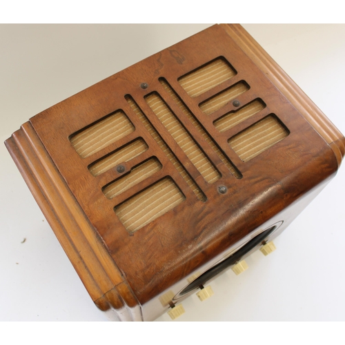 964 - Zenith 5-S-126 walnut cased cube valve radio c1938, with central black dial and four cream knobs, H3... 