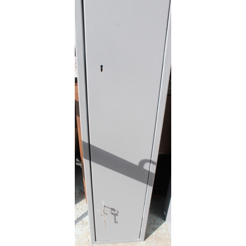 125 - 5 gun double locked gun cabinet with keys 133cm x 30cm x 22cm