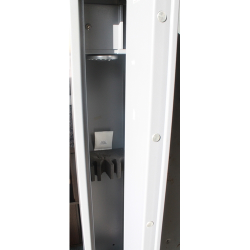 126 - 5x single locked gun cabinet with keys by Bratton sound incorporating ammo box 152cm x 27cm x 34cm