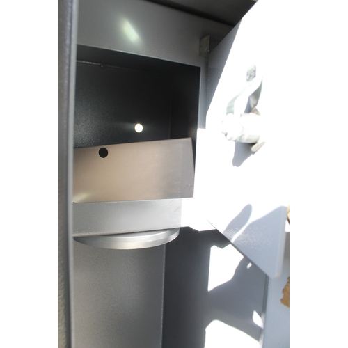 126 - 5x single locked gun cabinet with keys by Bratton sound incorporating ammo box 152cm x 27cm x 34cm