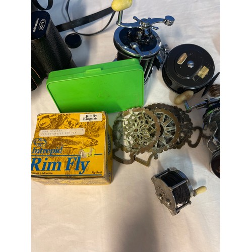 1 - Collection of fishing tackle inc. Intrepid Rim Fly King Size fly reel, Penn 160 reel, Penn Senator 3... 