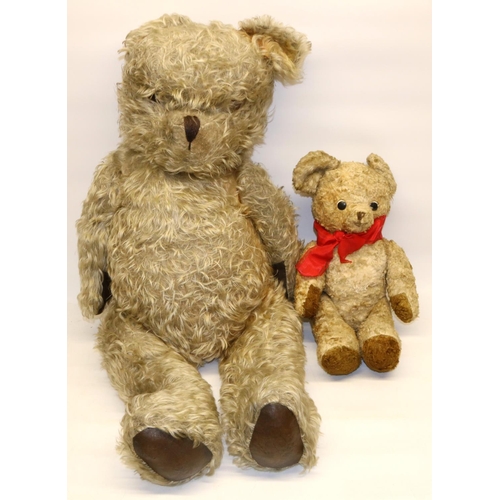 127 - Two mid-C20th teddy bears, incl. one with leather pads, max. H65cm