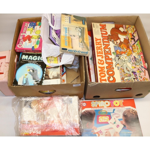 1306 - 1980's boxed vintage games and toys including Peter Pan Etch-A-Sketch, Sprio 2000, Spirograph, Berwi... 