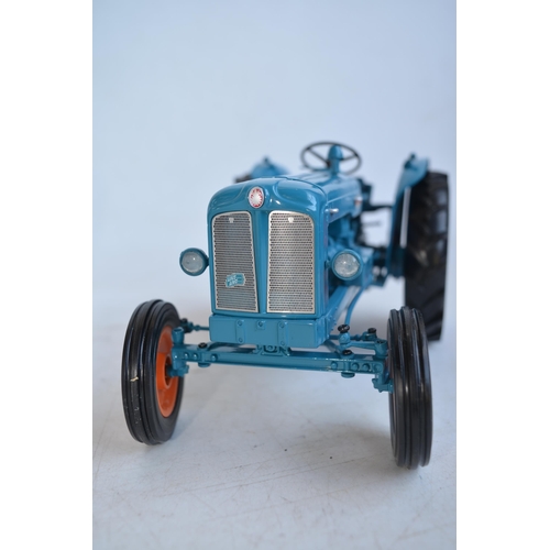 102 - Universal Hobbies highly detailed diecast metal and plastic 1/16 scale Fordson Power Major tractor m... 