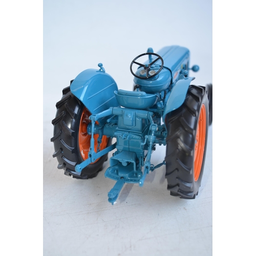 102 - Universal Hobbies highly detailed diecast metal and plastic 1/16 scale Fordson Power Major tractor m... 